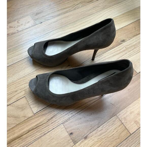 Gucci Women's 38.5 Heels Open Toe Pumps Suede Olive Green Taupe FLAWED Sz 8.5 - Picture 3 of 16